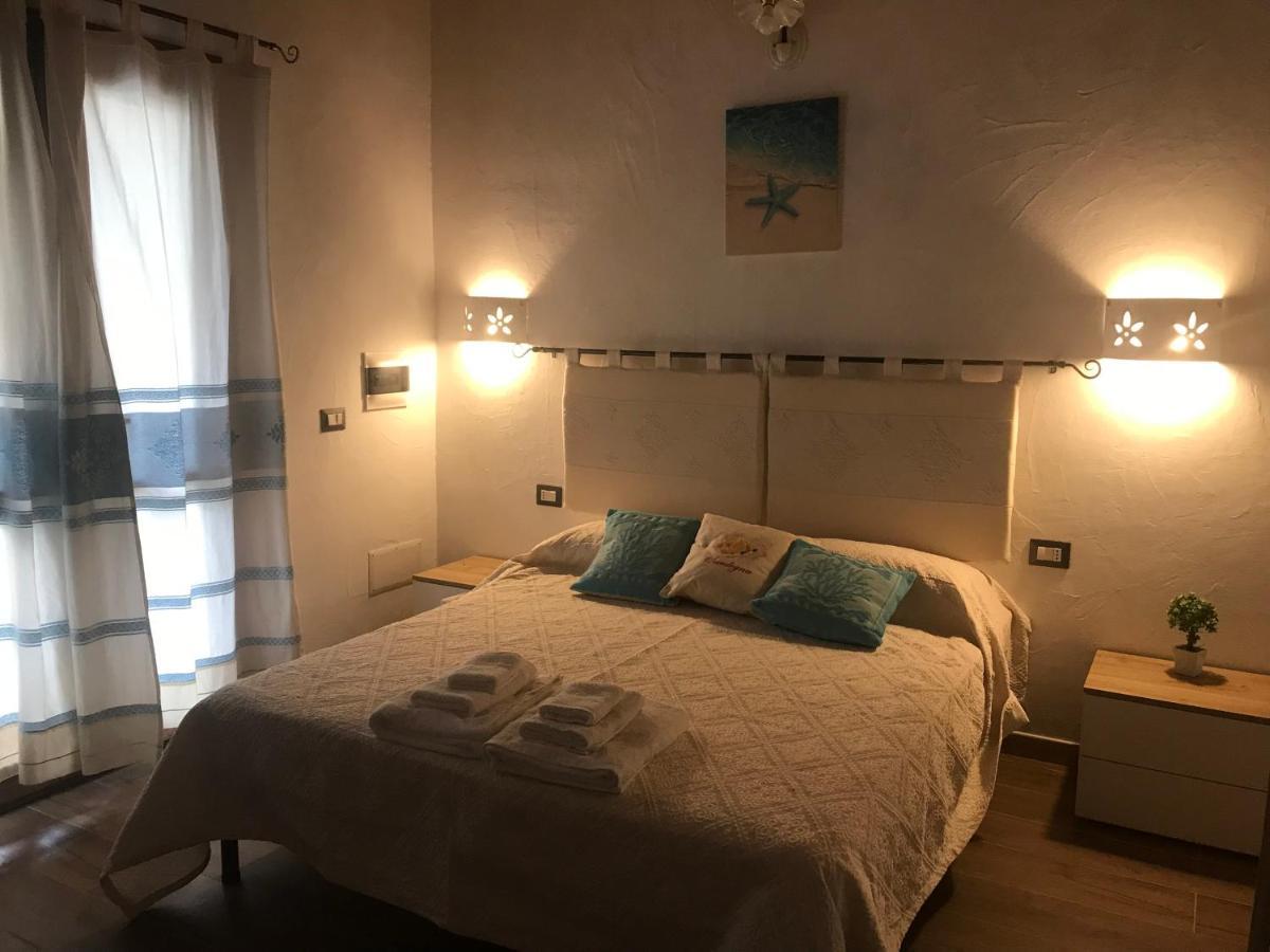 La Fragola In Campagna 6 K M Da San Pantaleo Hotell Eksteriør bilde