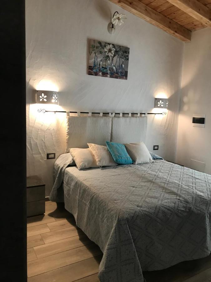 La Fragola In Campagna 6 K M Da San Pantaleo Hotell Eksteriør bilde