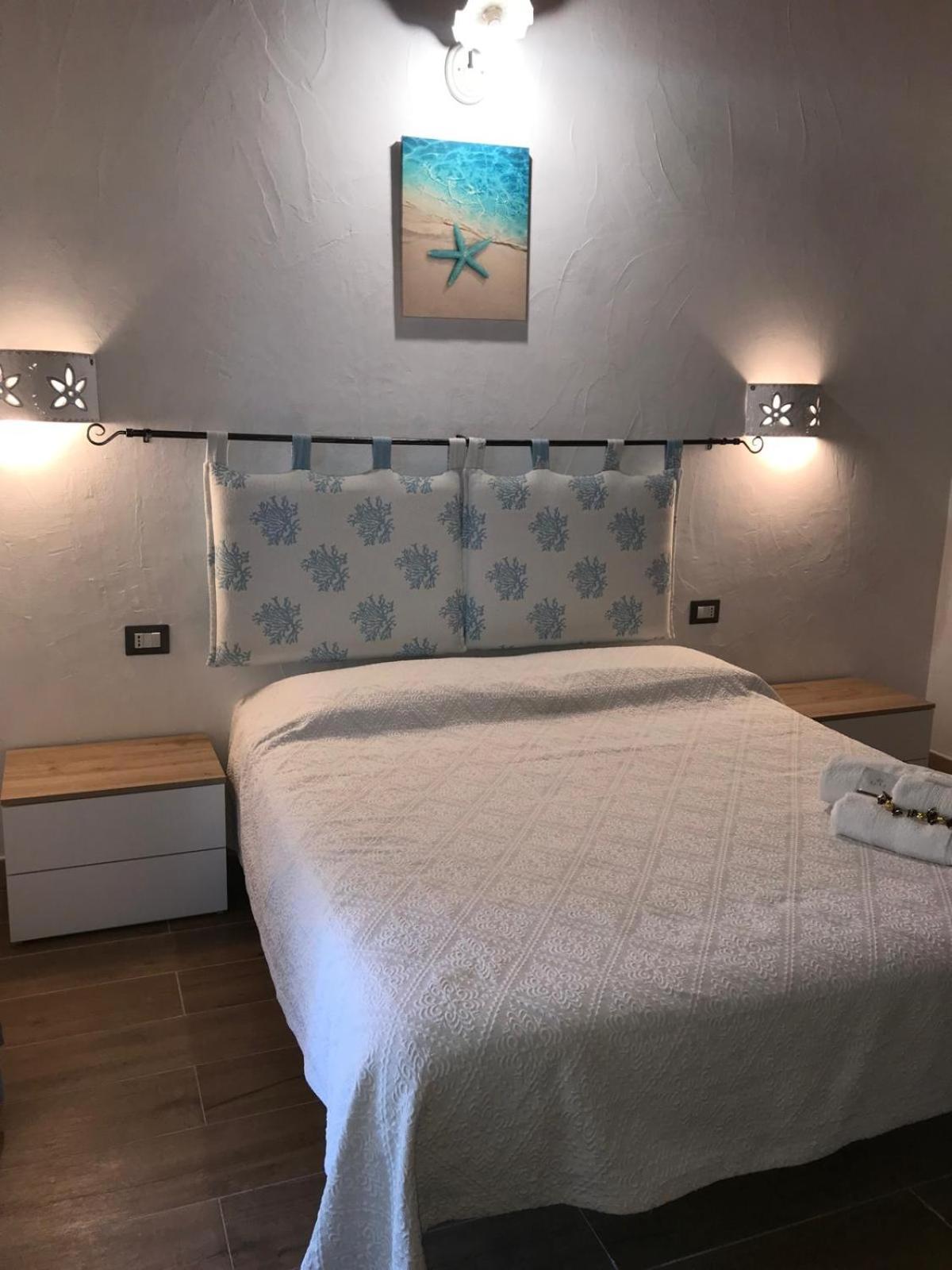 La Fragola In Campagna 6 K M Da San Pantaleo Hotell Eksteriør bilde