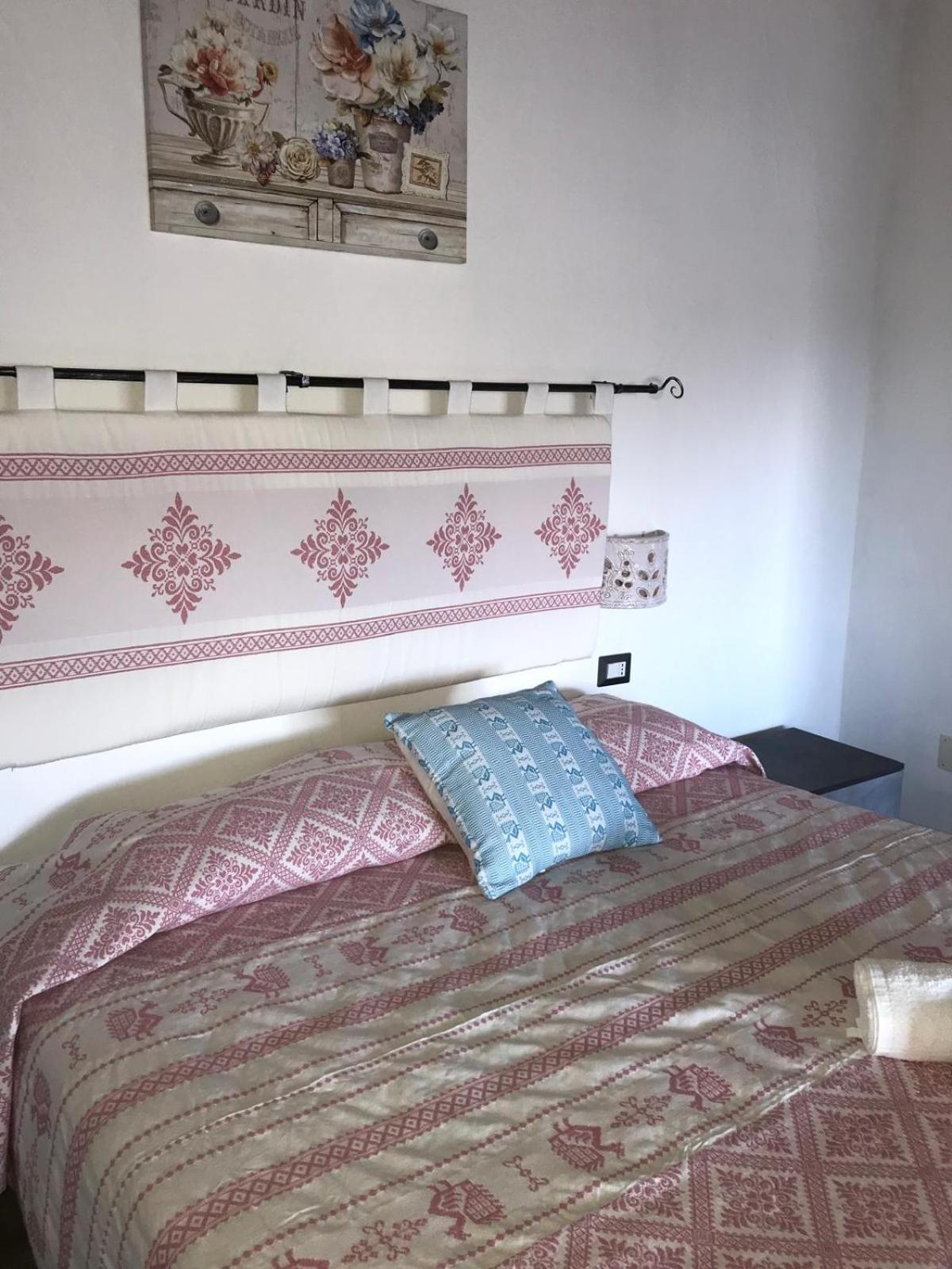 La Fragola In Campagna 6 K M Da San Pantaleo Hotell Eksteriør bilde