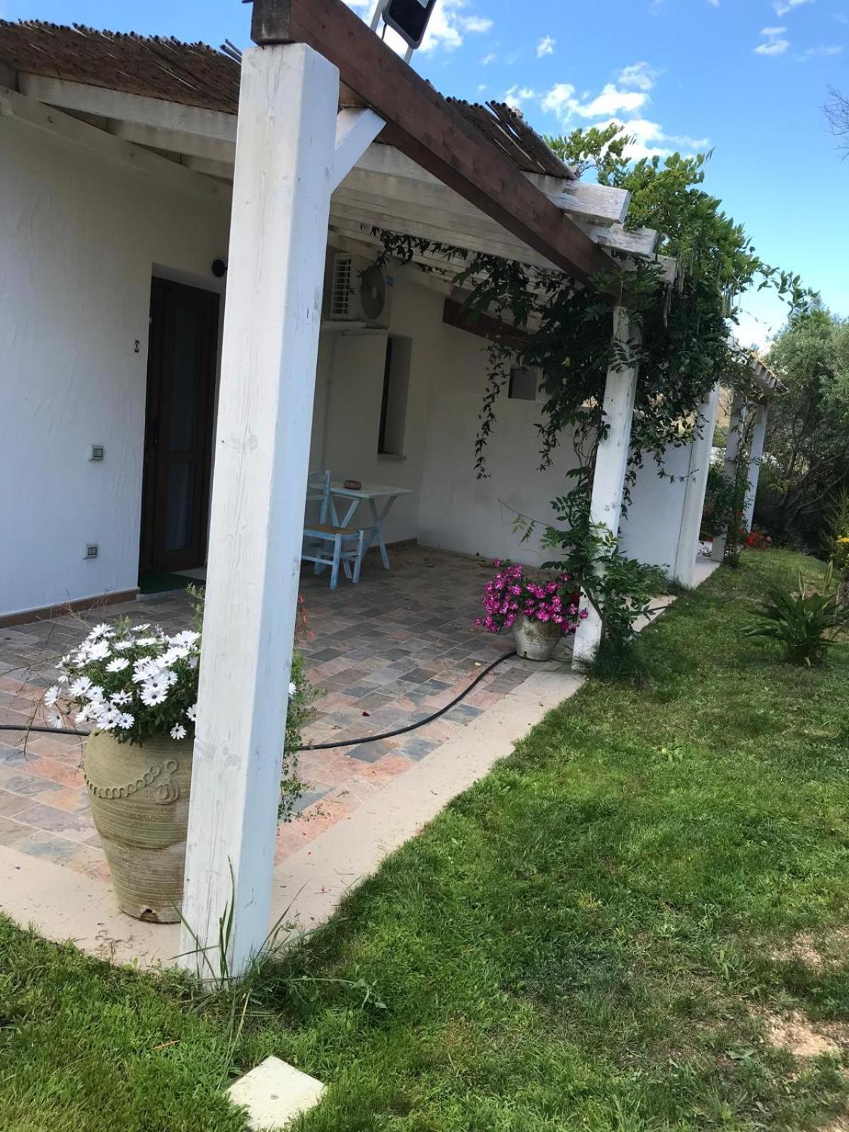 La Fragola In Campagna 6 K M Da San Pantaleo Hotell Eksteriør bilde