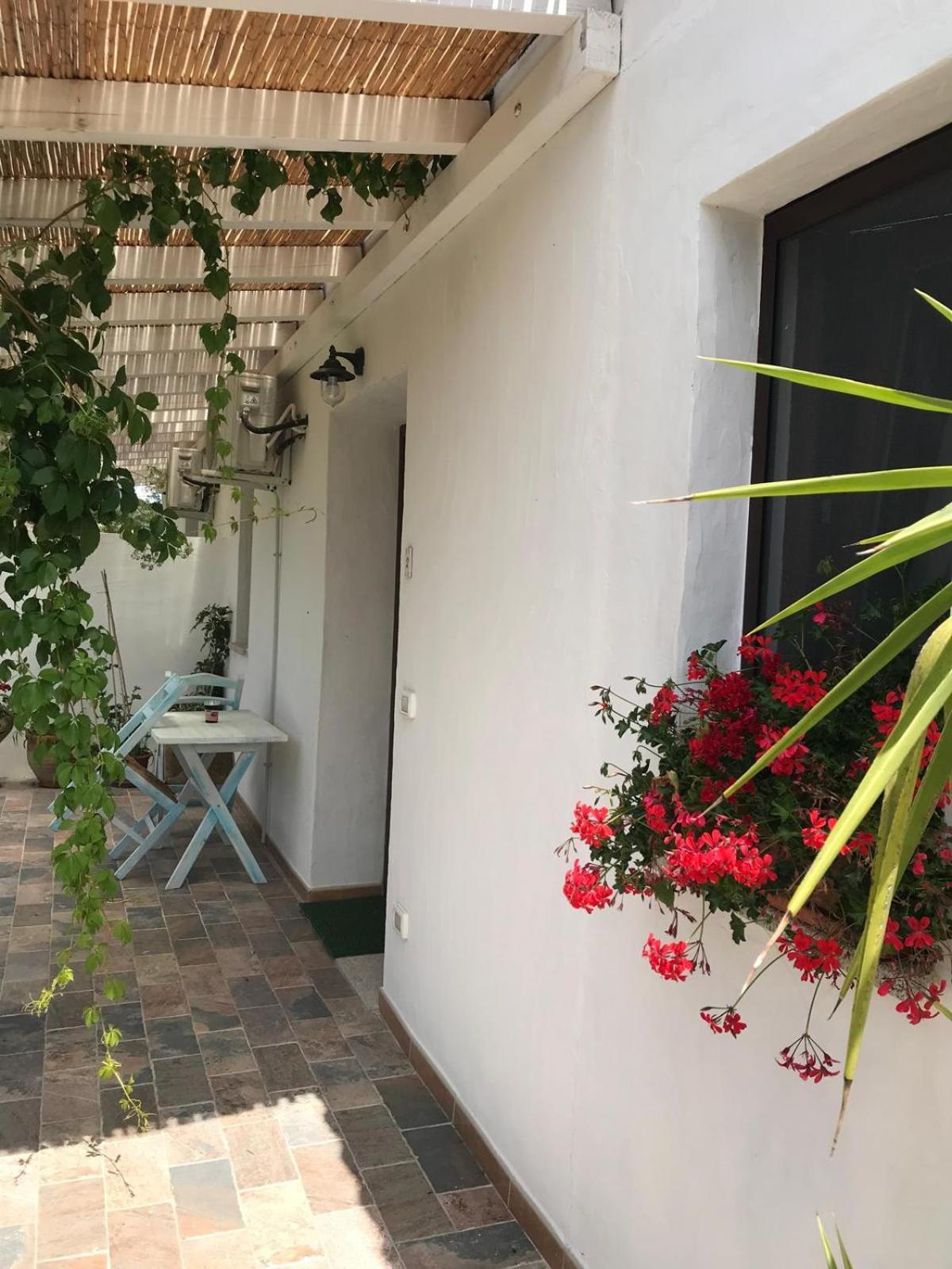 La Fragola In Campagna 6 K M Da San Pantaleo Hotell Eksteriør bilde