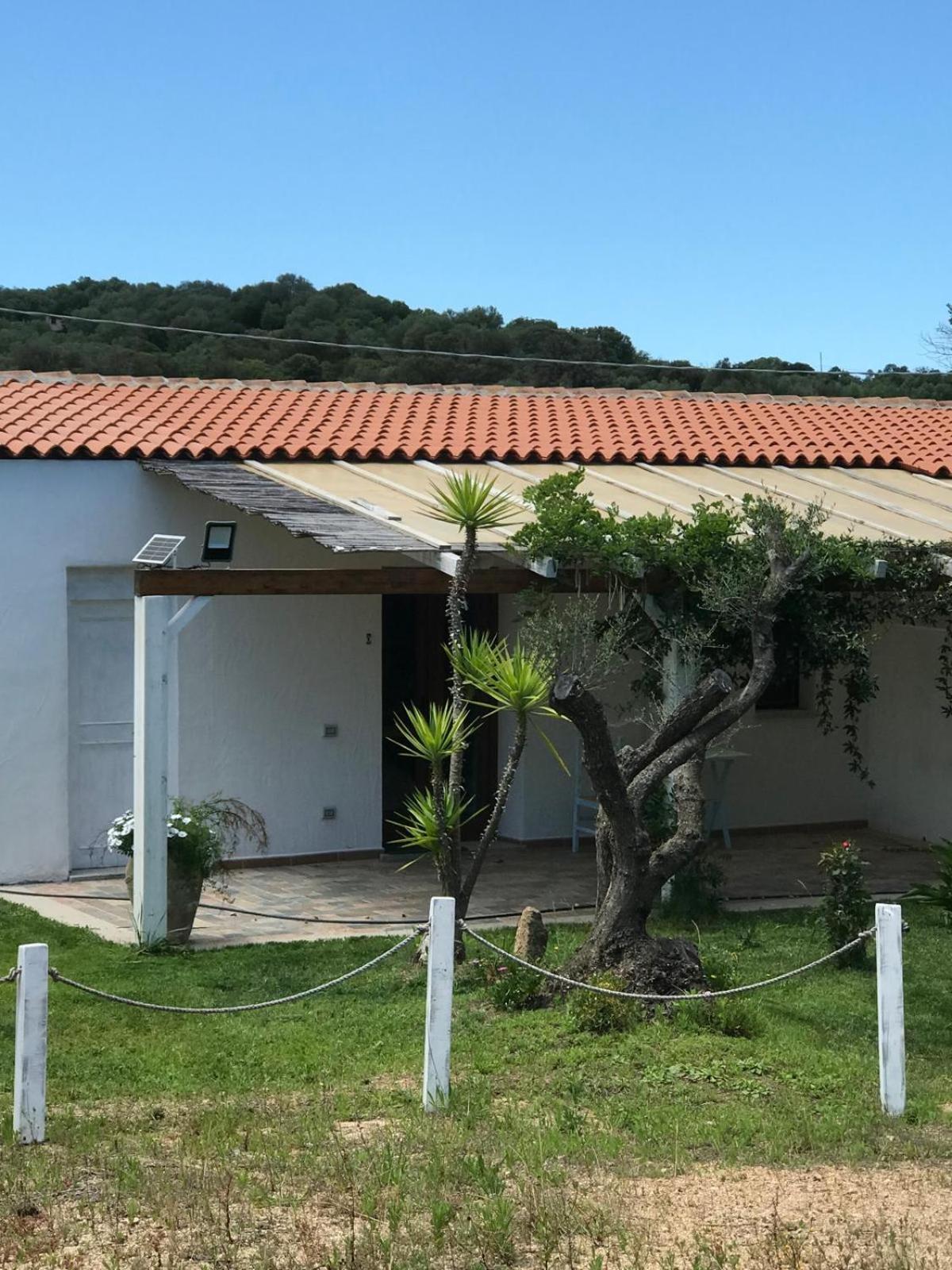 La Fragola In Campagna 6 K M Da San Pantaleo Hotell Eksteriør bilde