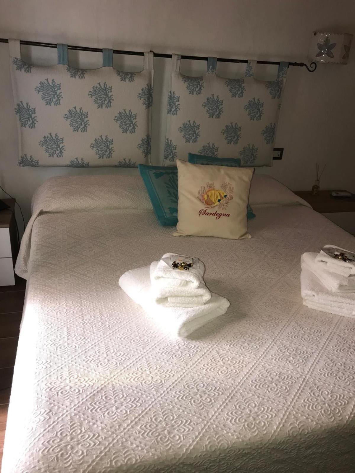 La Fragola In Campagna 6 K M Da San Pantaleo Hotell Eksteriør bilde